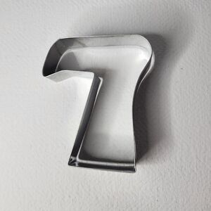 NUMBER SEVEN 7 BIRTHDAY ANNIVERSARY LARGE SIZE 4" COOKIE CUTTER USA
